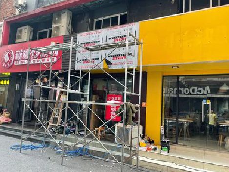 信阳制作广告招牌如何避免它发黄？